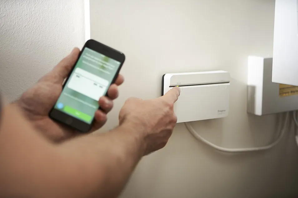 Installation of the Wiser HubR and connecting to the cloud via the Wiser Home app